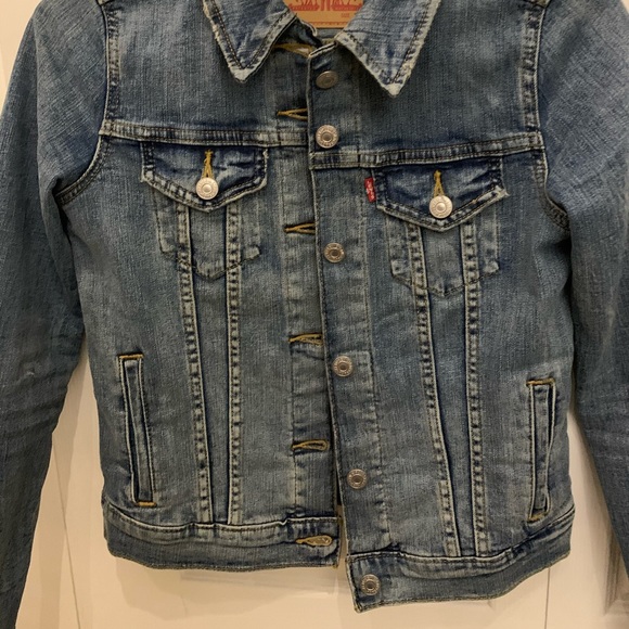 Levi’s Jean Jacket - Picture 8 of 8